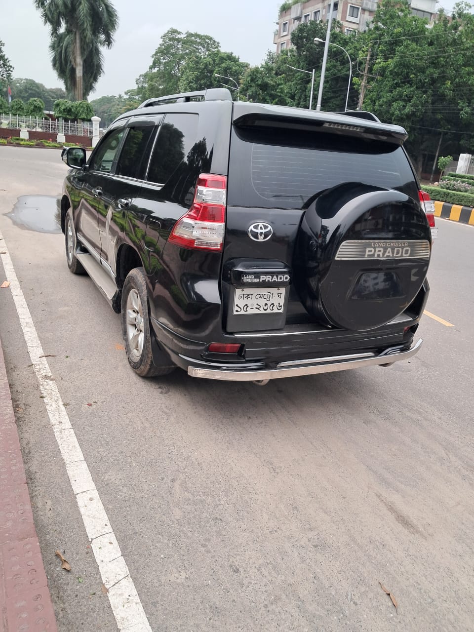 
								Toyota Land Cruiser Prado with Sunroof 2013 full									