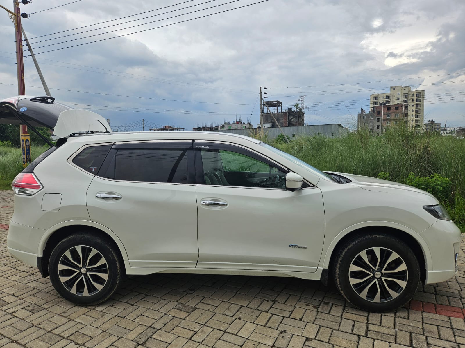 
								Nissan X Trail Hybrid 2016 (Mode Premier Version) full									
