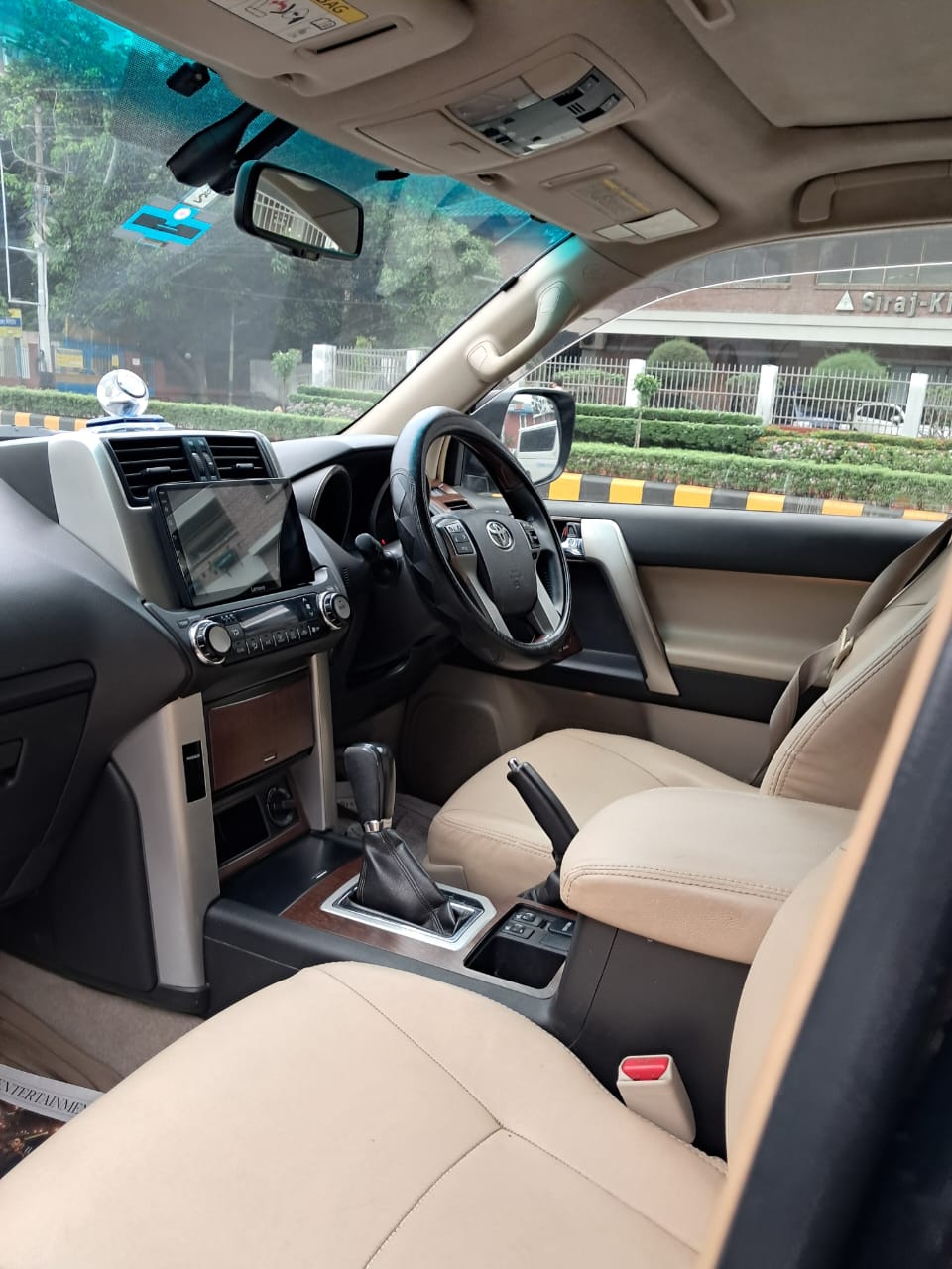 
								Toyota Land Cruiser Prado with Sunroof 2013 full									