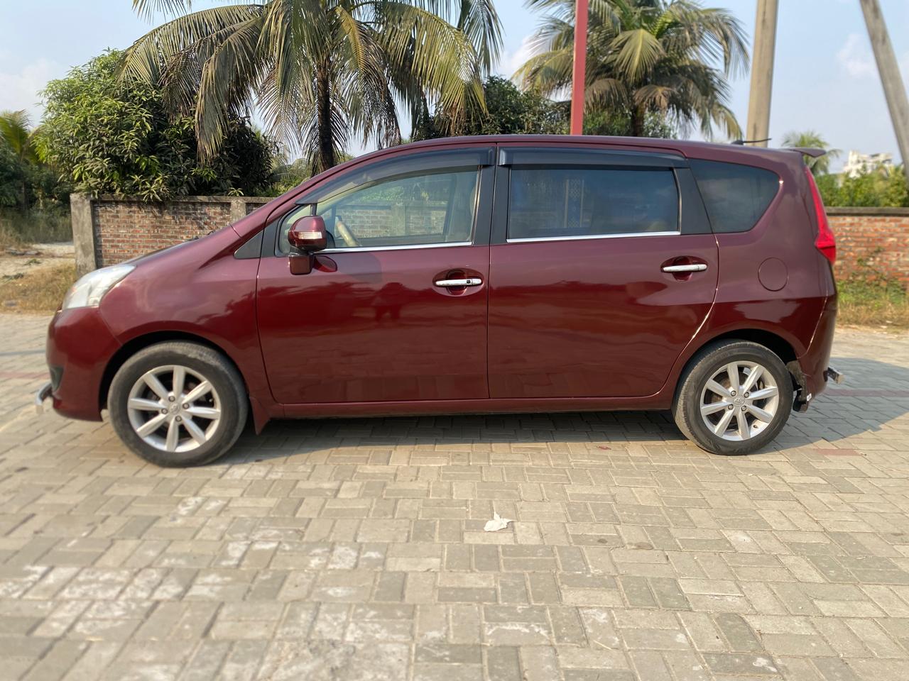 
								Toyota Passo Sette 2009 full									