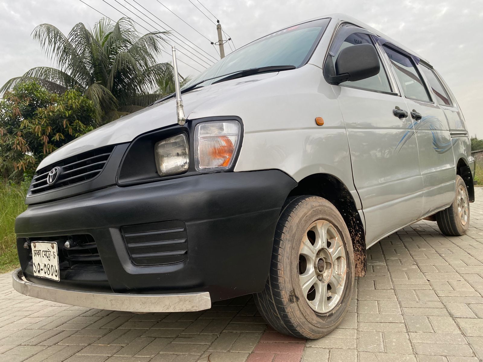 
								Toyota Noah KR42 GL (Low Floor)2004 full									