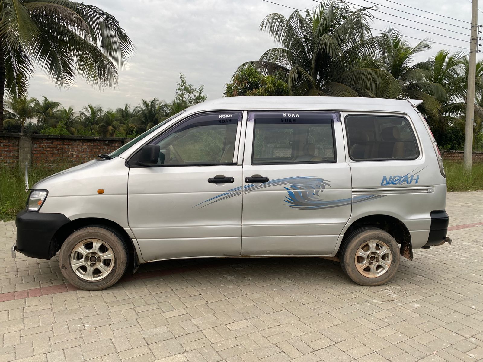 
								Toyota Noah KR42 GL (Low Floor)2004 full									