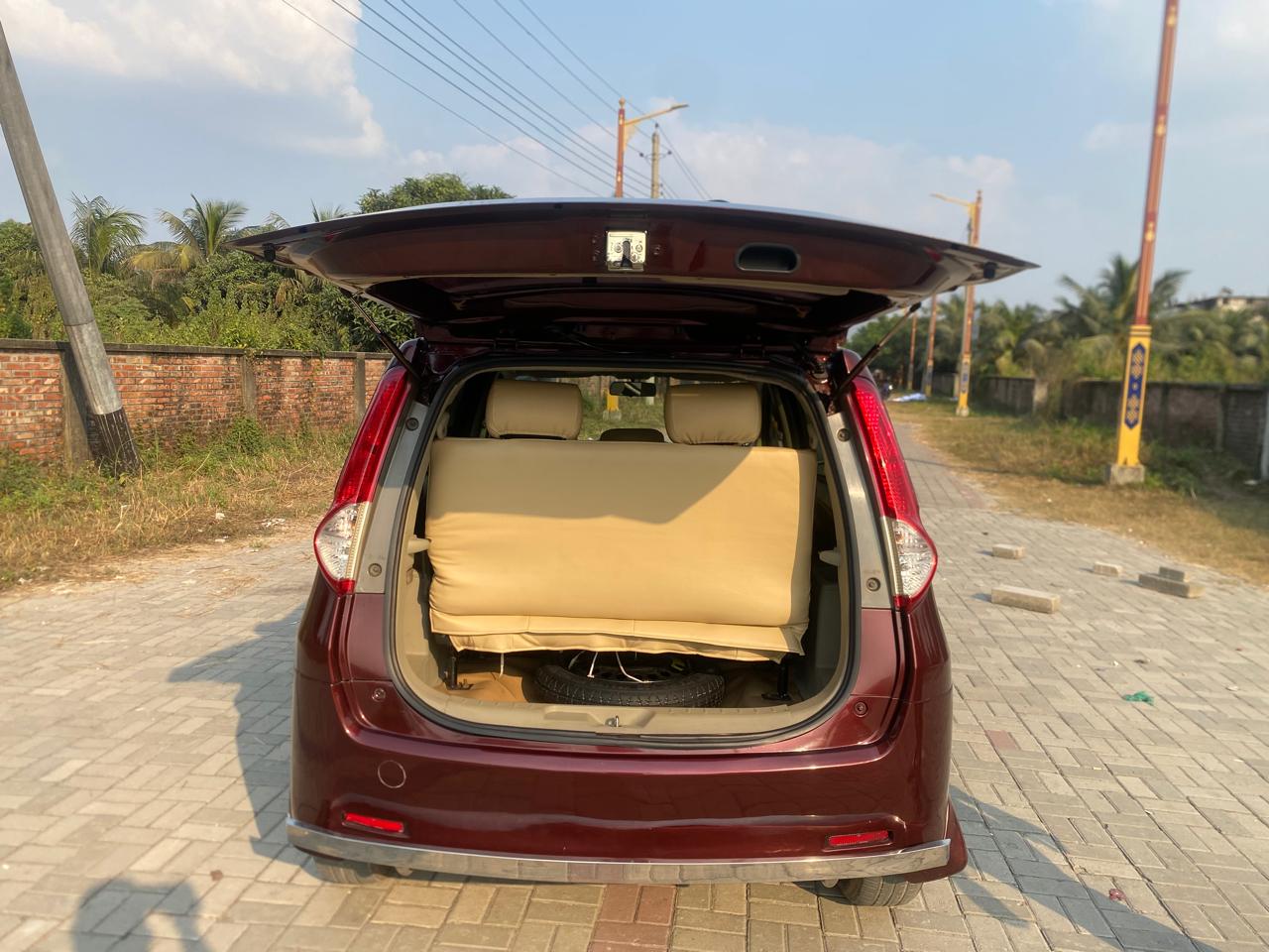 
								Toyota Passo Sette 2009 full									