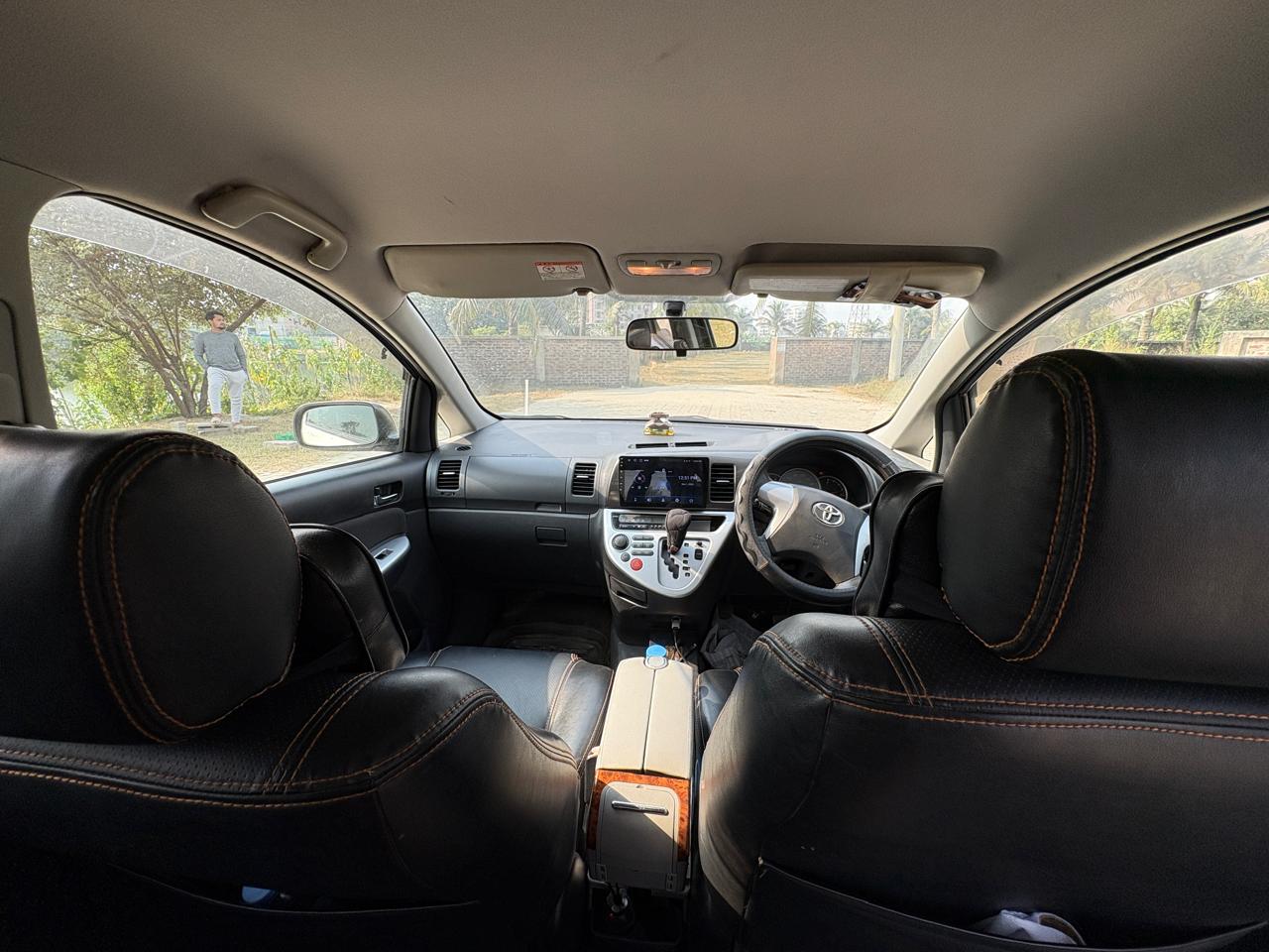 
								Toyota Wish 2004 (7 Seater) full									