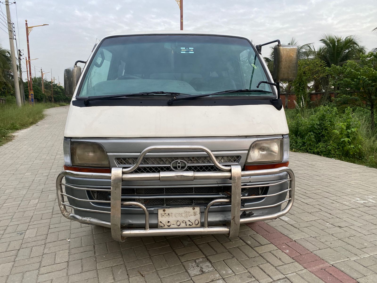 
								Toyota Hiace 2004 full									