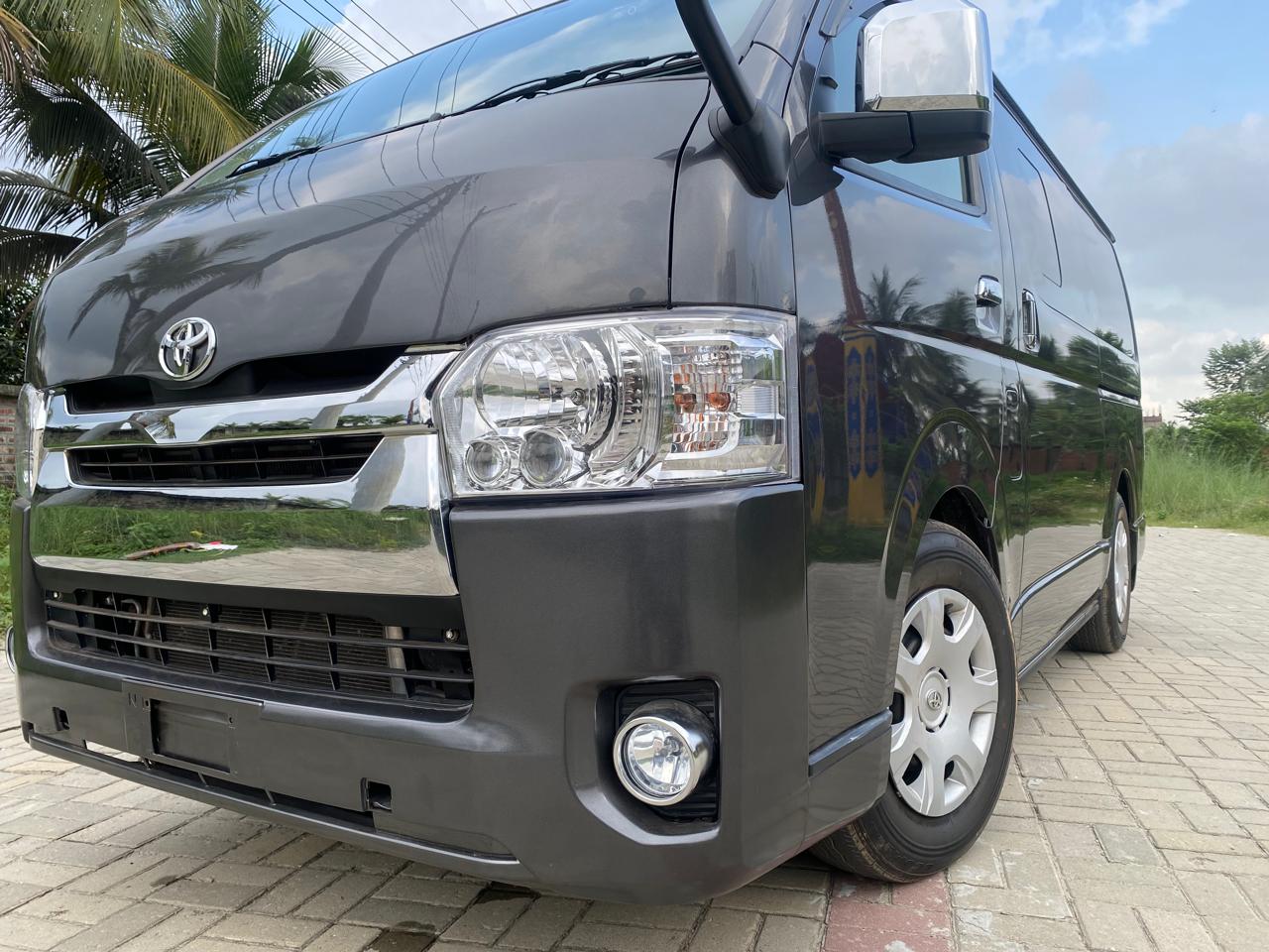 
								Re-Condition Toyota Hiace 2021 full									