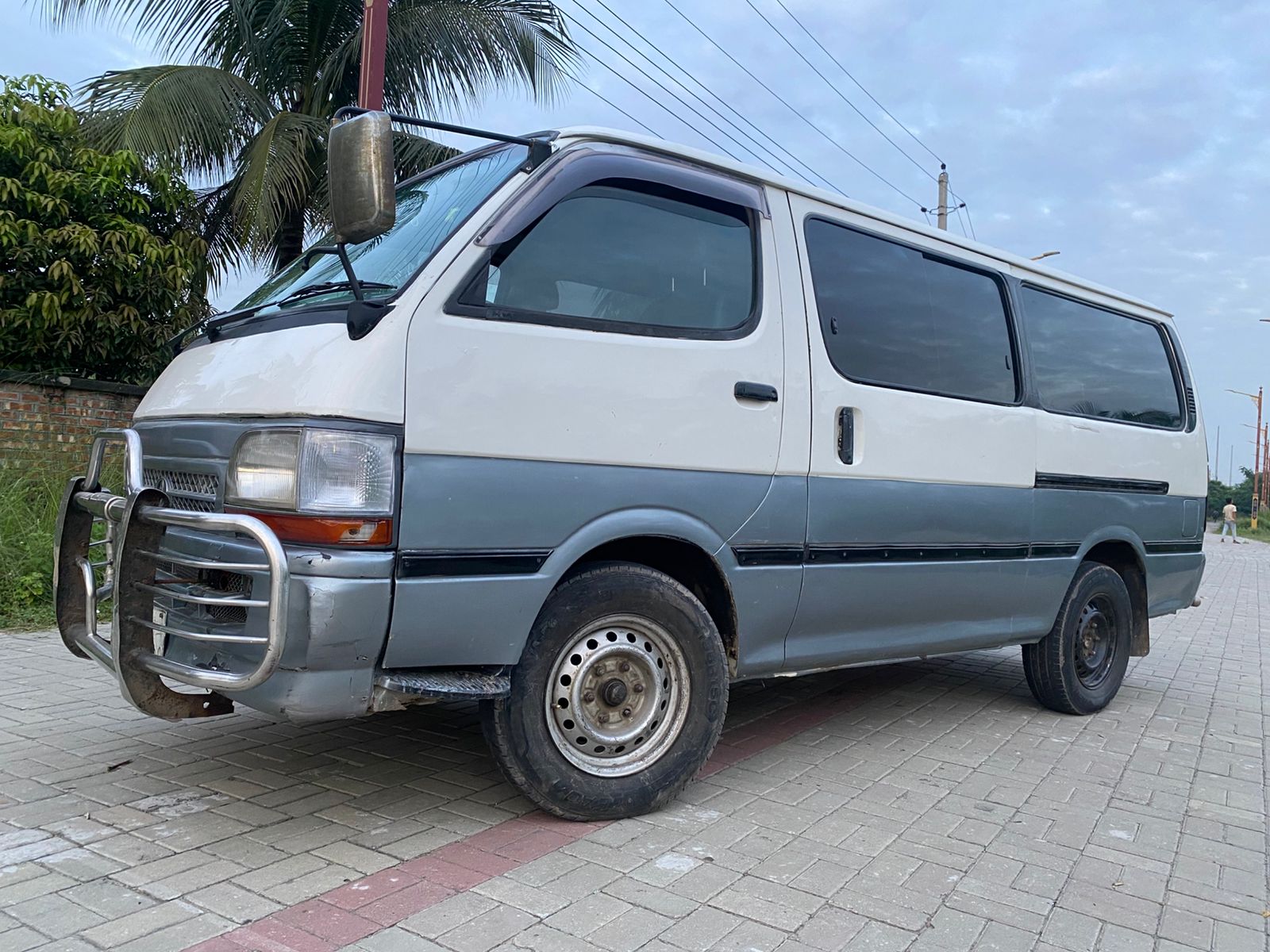 
								Toyota Hiace 2004 full									