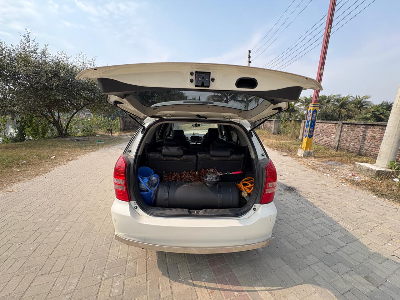 
								Toyota Wish 2004 (7 Seater) full									