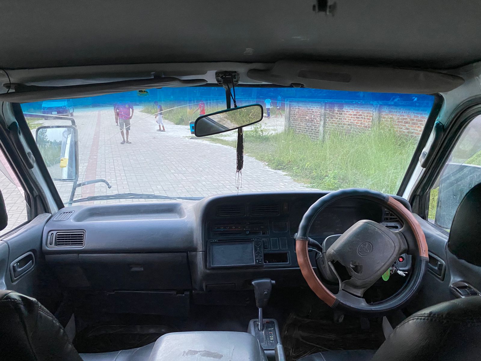 
								Toyota Hiace 2004 full									