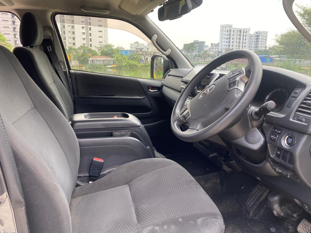 
								Re-Condition Toyota Hiace 2021 full									