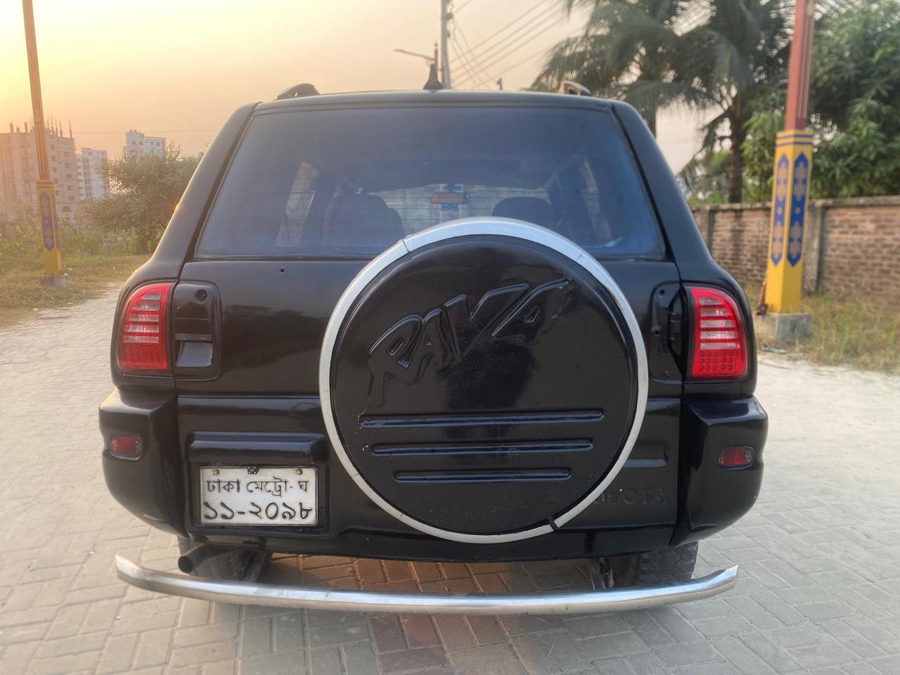 
								Toyota RAV-4 1995 full									