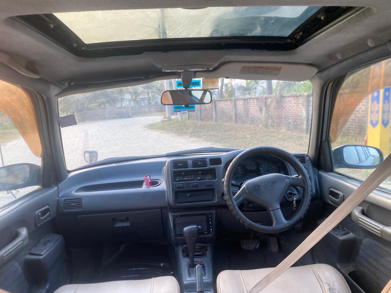 
								Toyota RAV-4 1995 full									