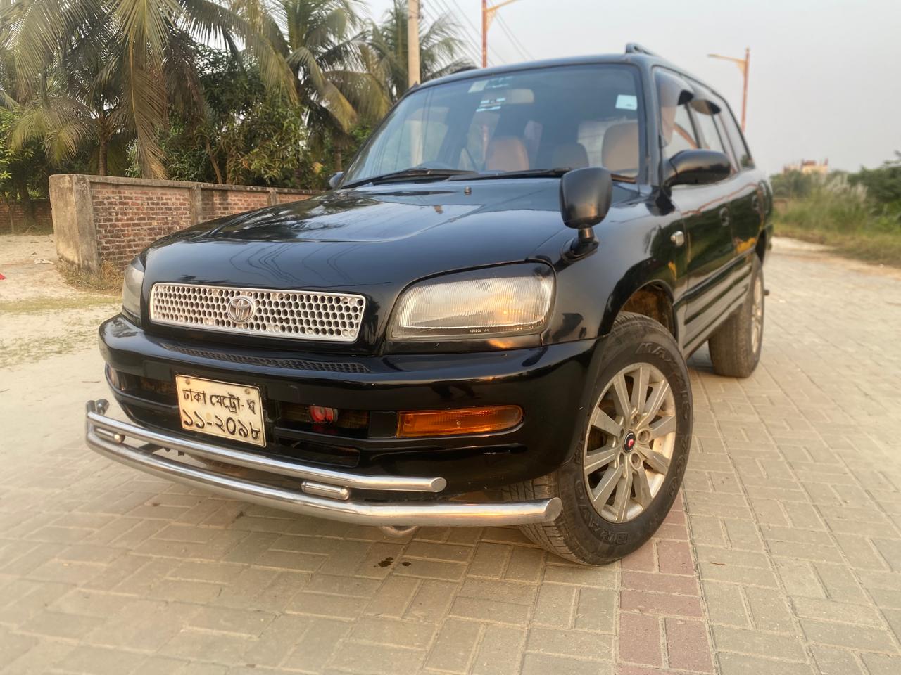 
								Toyota RAV-4 1995 full									