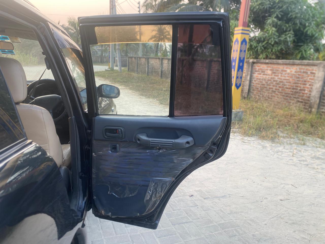 
								Toyota RAV-4 1995 full									