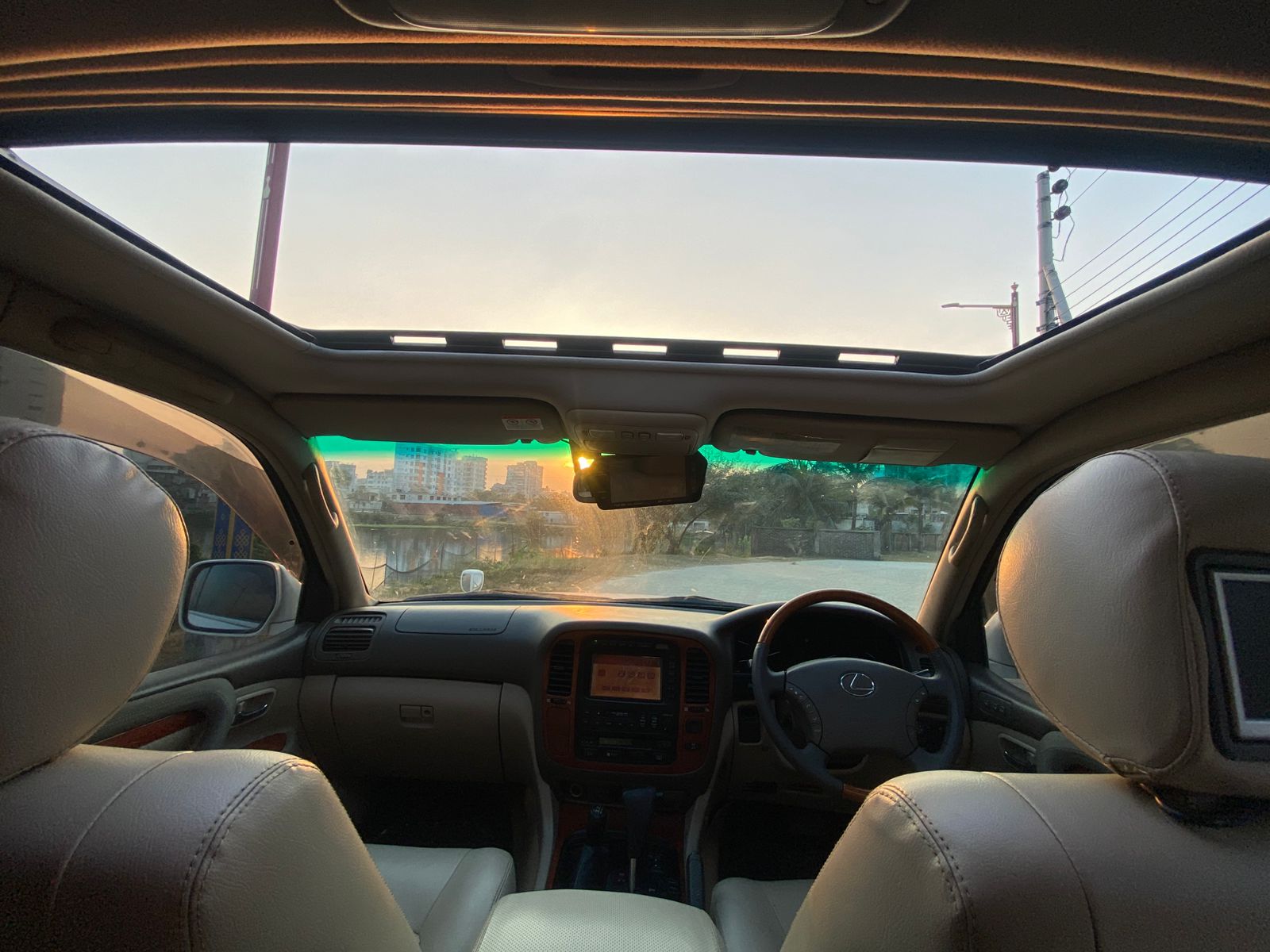 
								Toyota Lexus LX470 V8 2000 full									