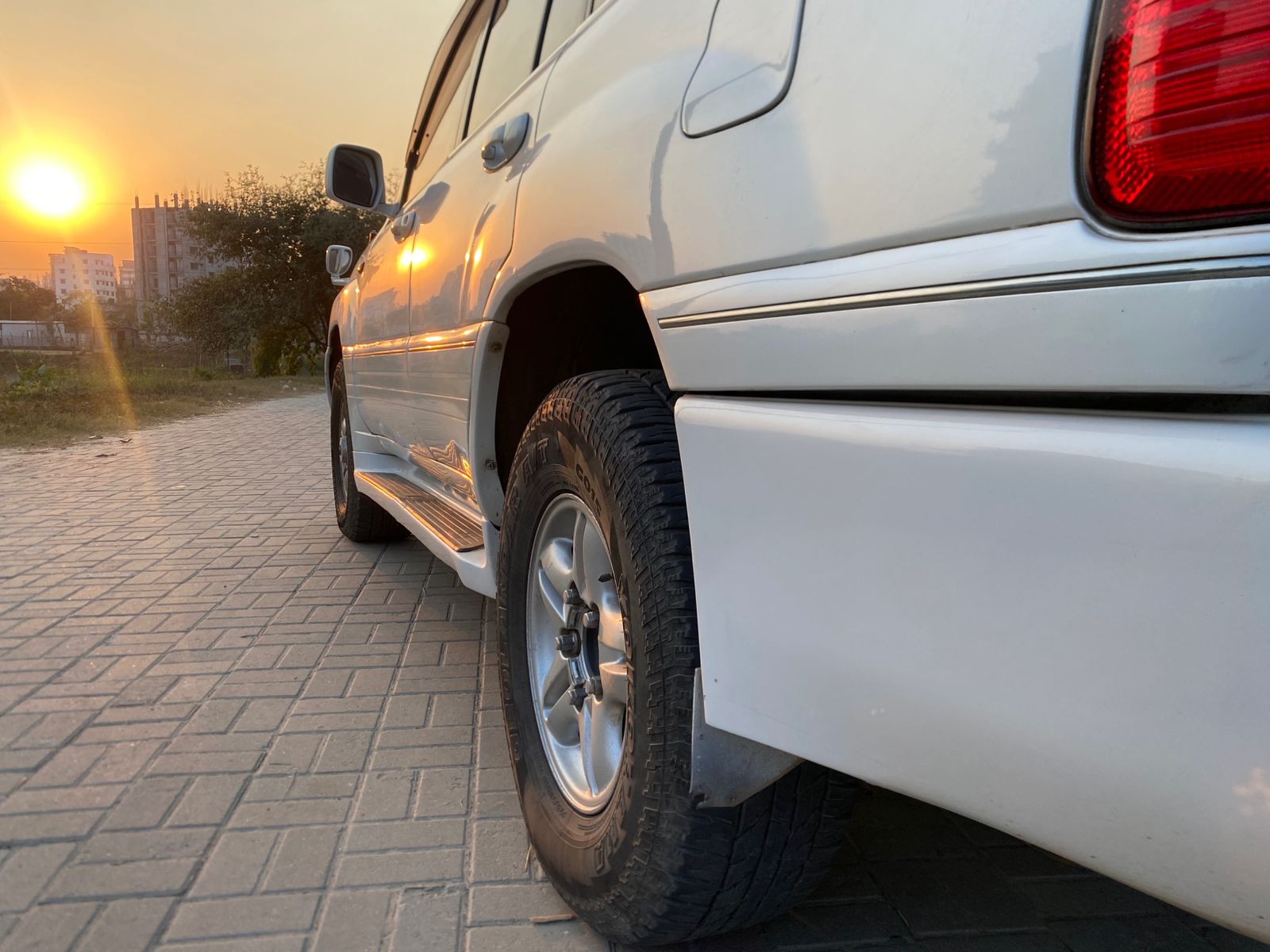 
								Toyota Lexus LX470 V8 2000 full									
