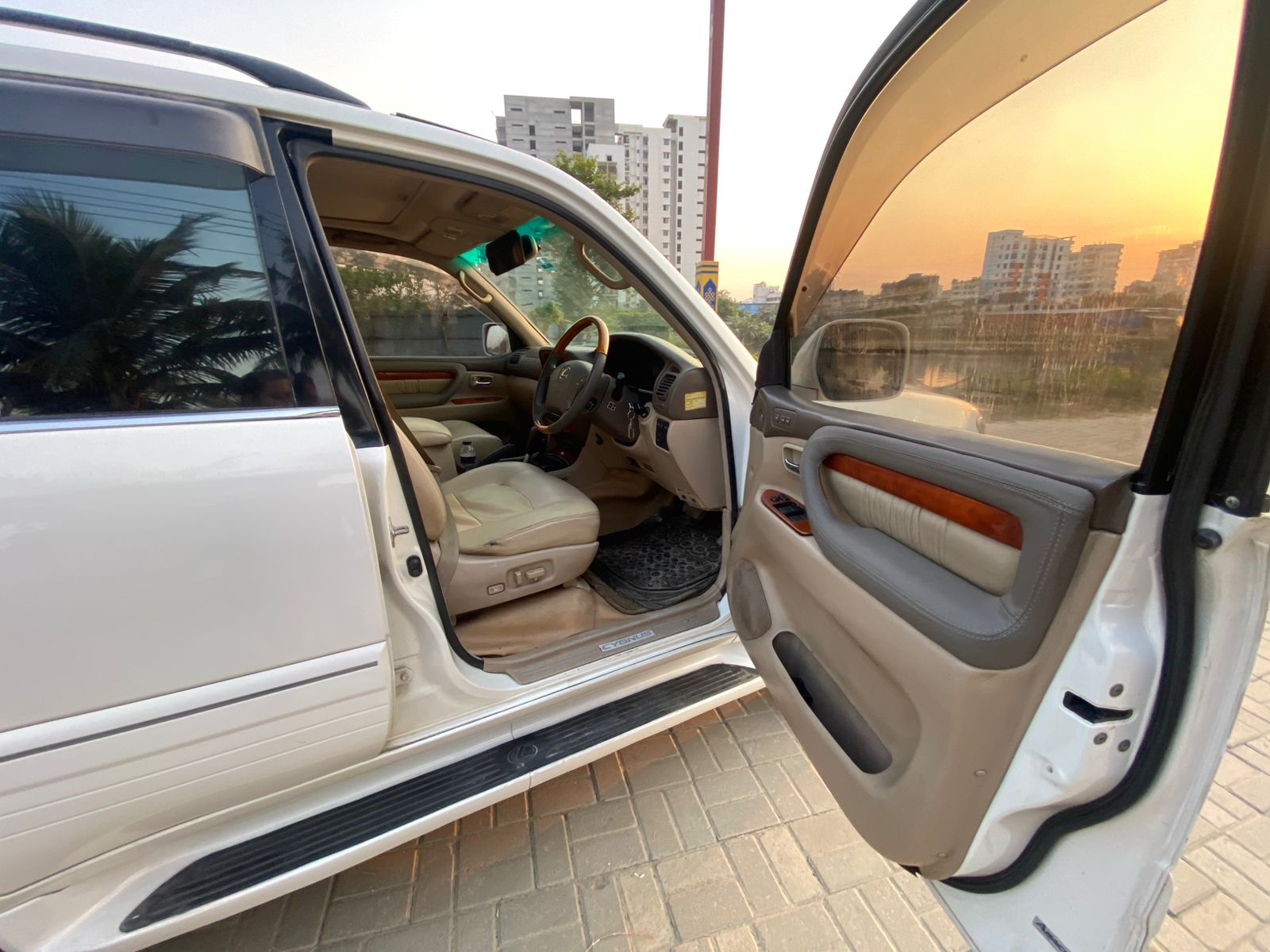 
								Toyota Lexus LX470 V8 2000 full									