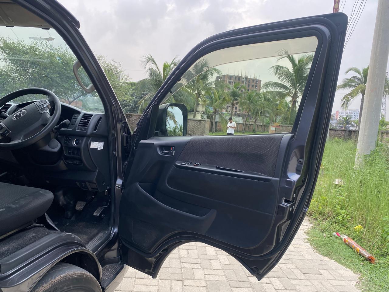 
								Re-Condition Toyota Hiace 2021 full									