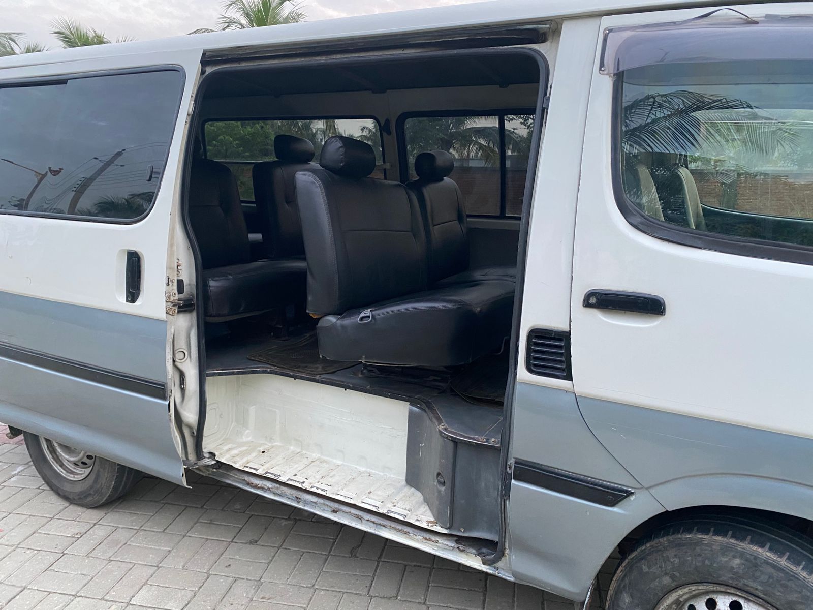 
								Toyota Hiace 2004 full									