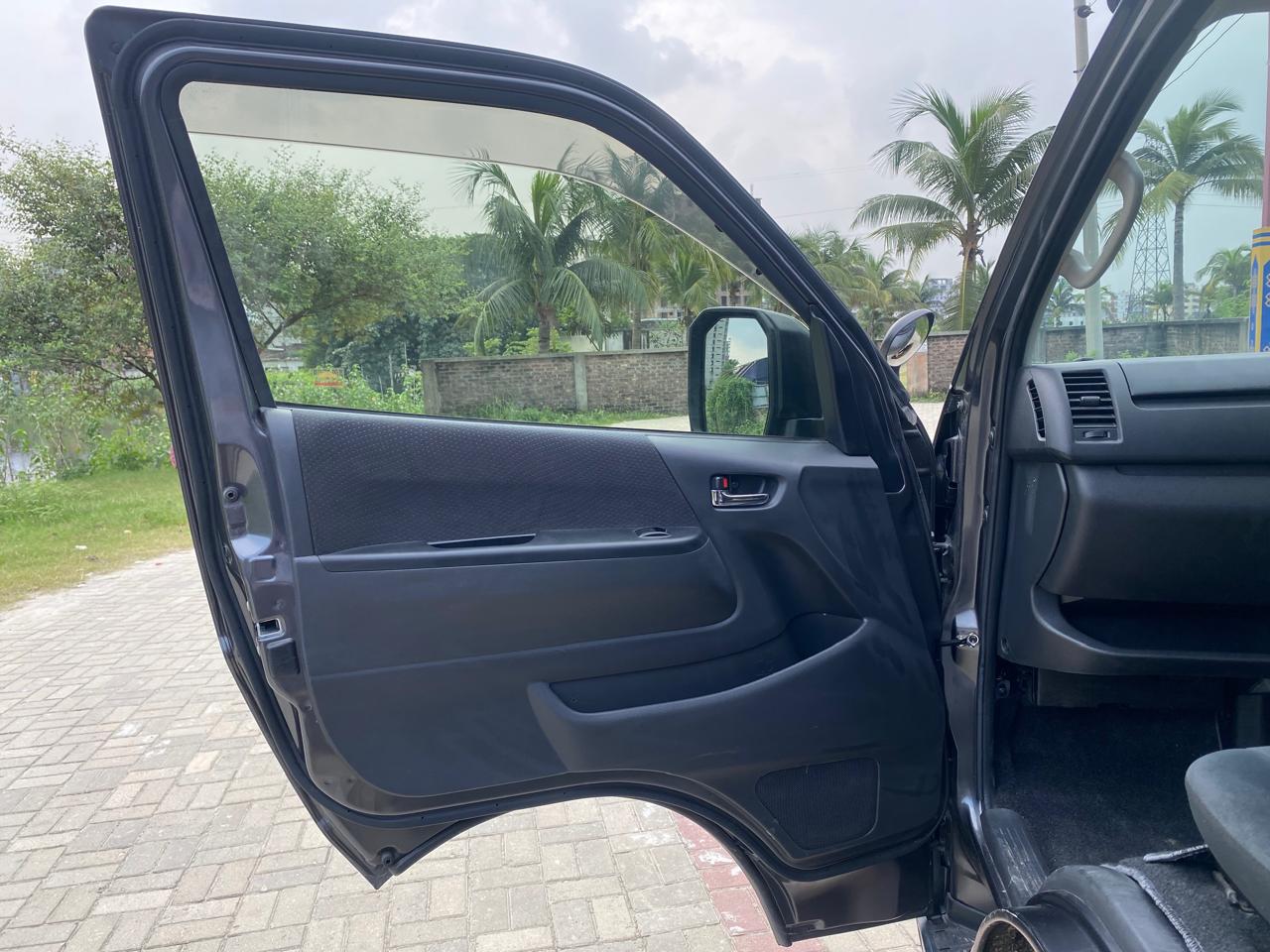 
								Re-Condition Toyota Hiace 2021 full									