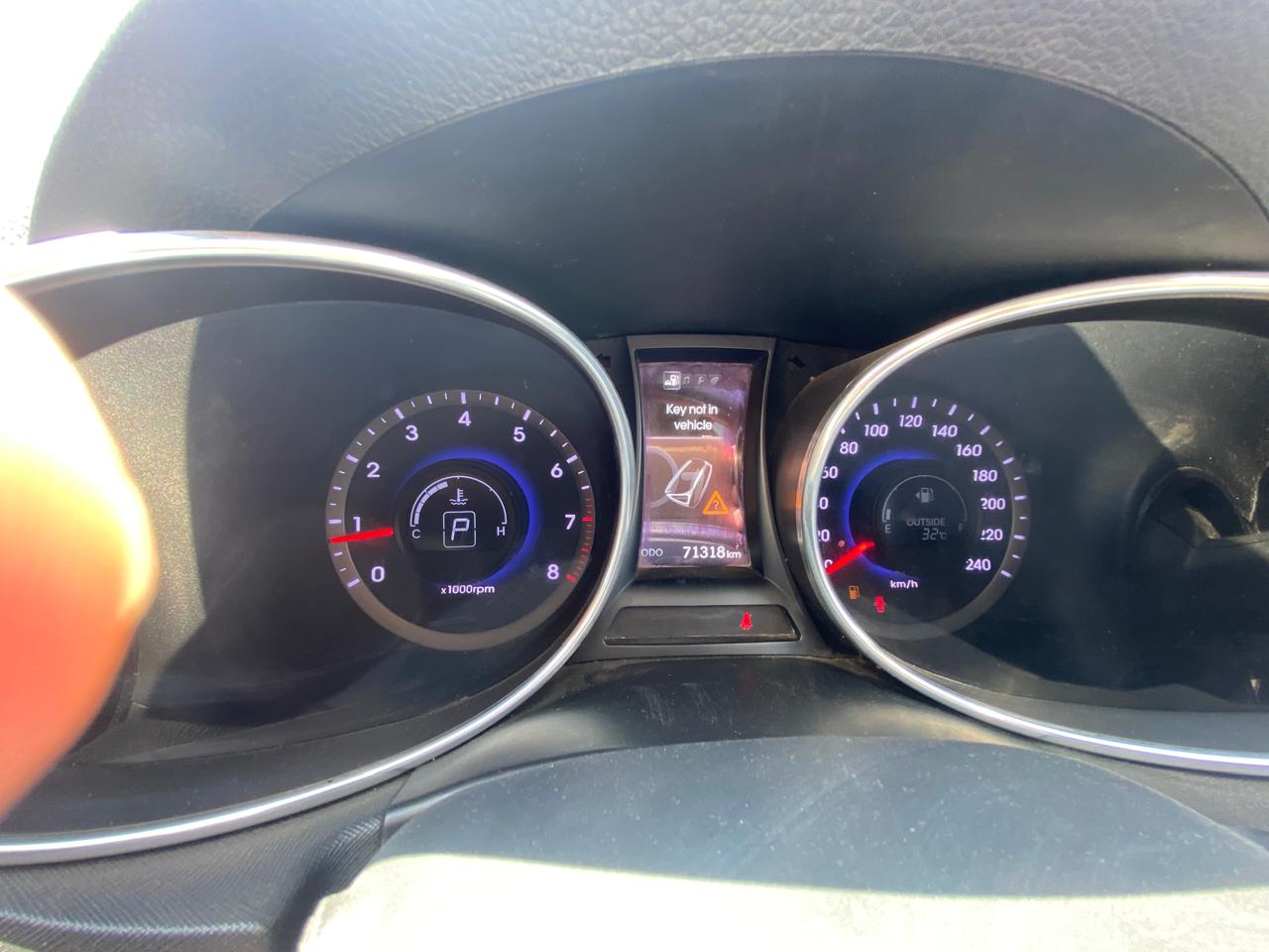 
								Hyundai SANTA FE 2015 (Sunroof+Moonroof ) full									