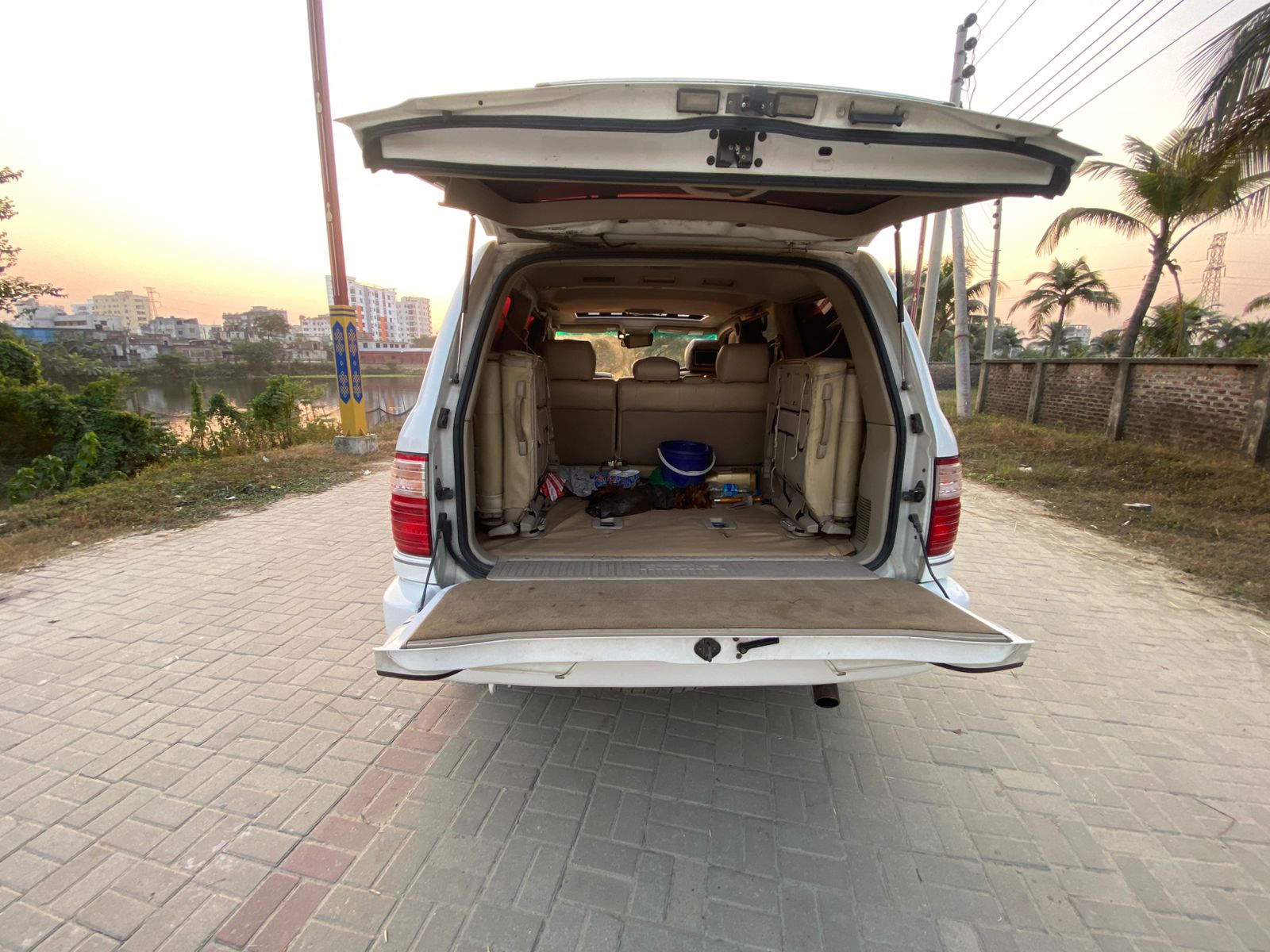 
								Toyota Lexus LX470 V8 2000 full									
