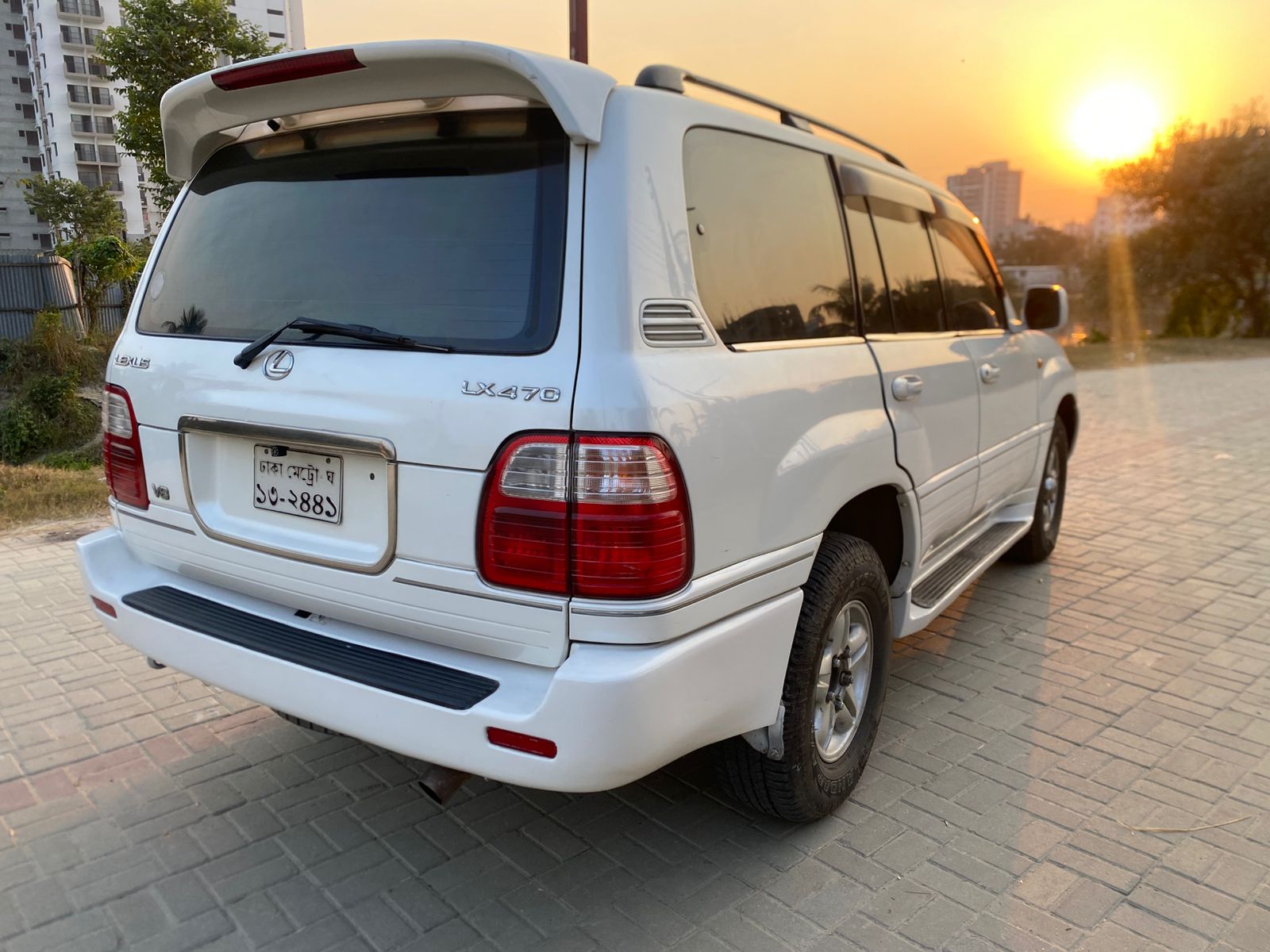 
								Toyota Lexus LX470 V8 2000 full									