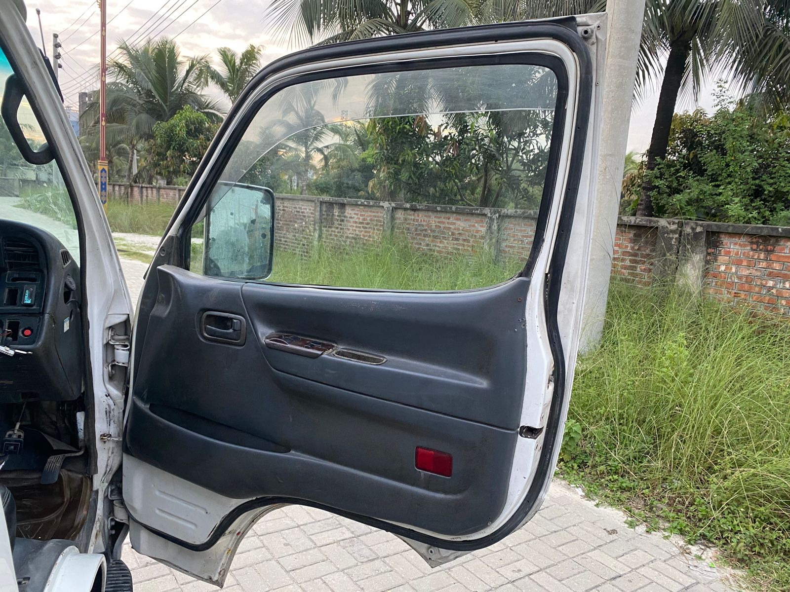 
								Toyota Hiace 2004 full									