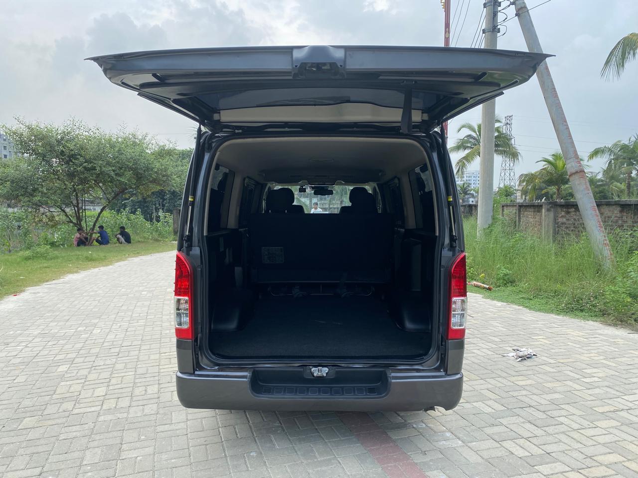 
								Re-Condition Toyota Hiace 2021 full									