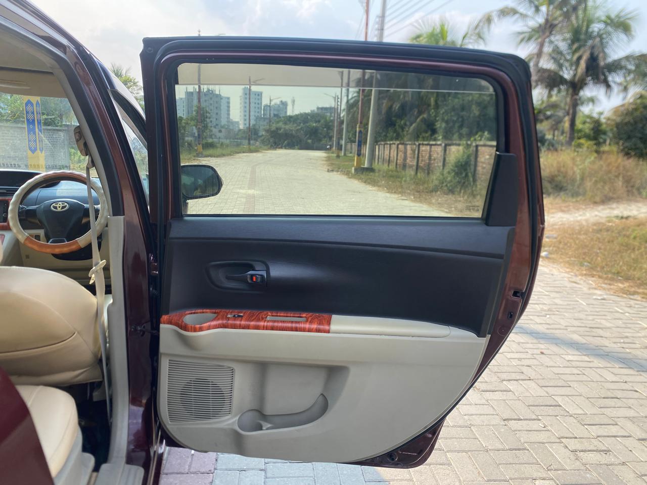 
								Toyota Passo Sette 2009 full									