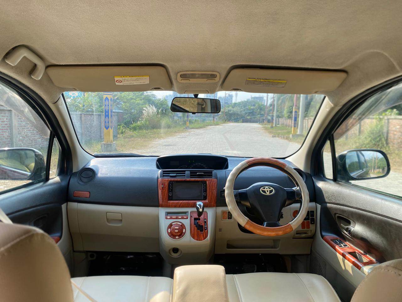 
								Toyota Passo Sette 2009 full									