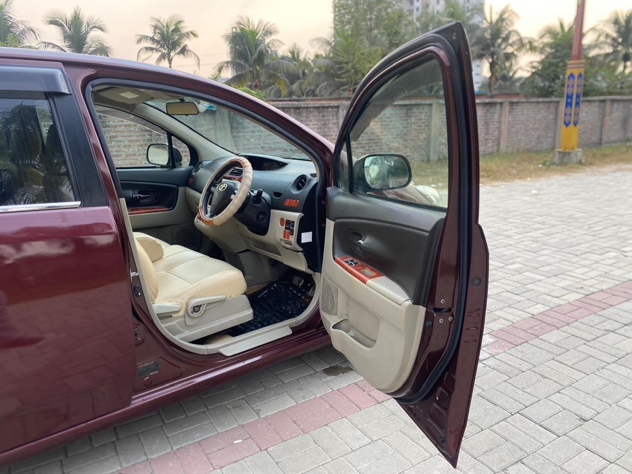 
								Toyota Passo Sette 2009 full									