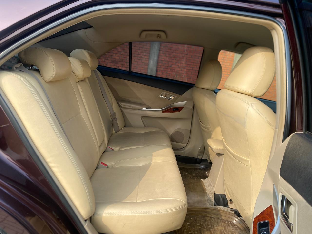 
								Toyota Premio 2014 full									