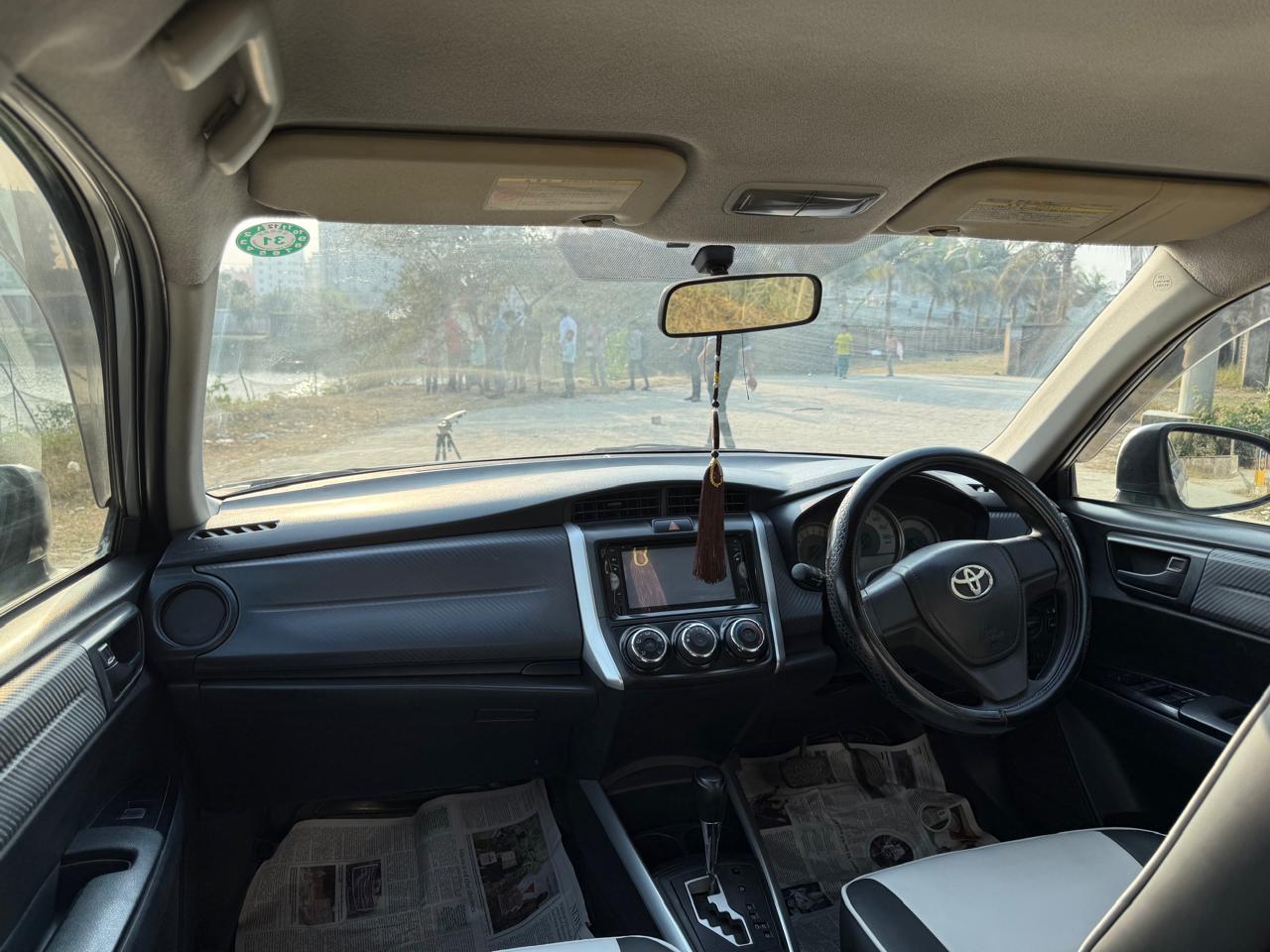 
								Toyota Corolla Fielder full									