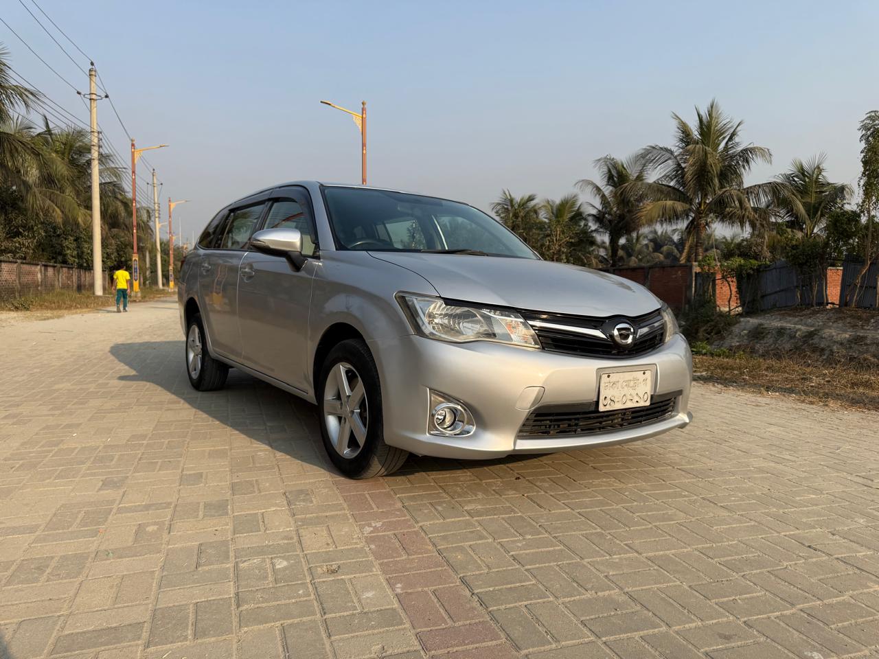 
								Toyota Corolla Fielder full									