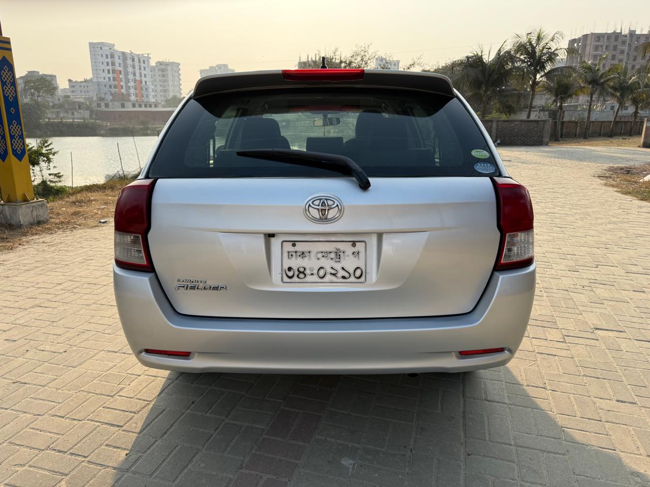 
								Toyota Corolla Fielder full									