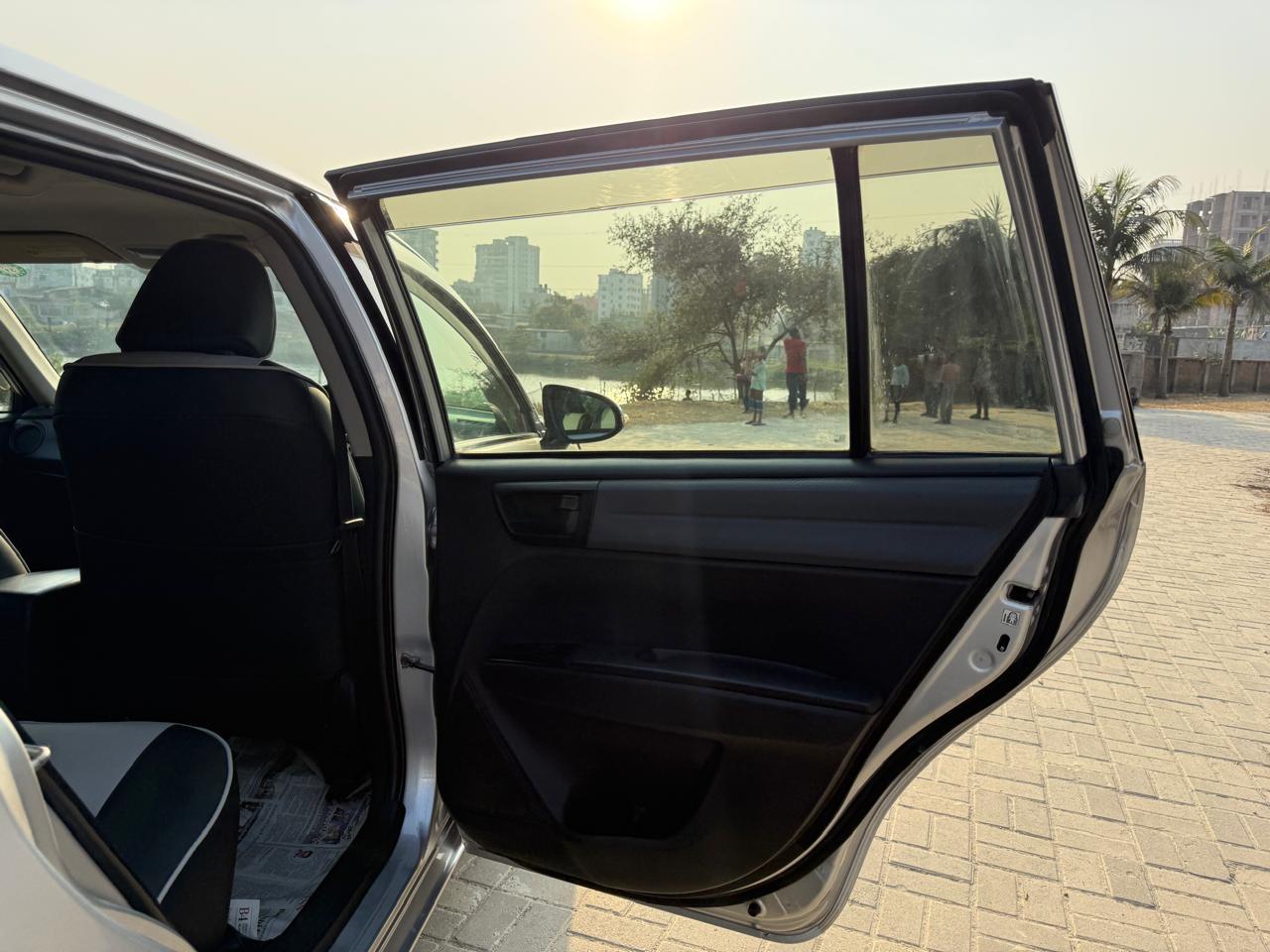 
								Toyota Corolla Fielder full									