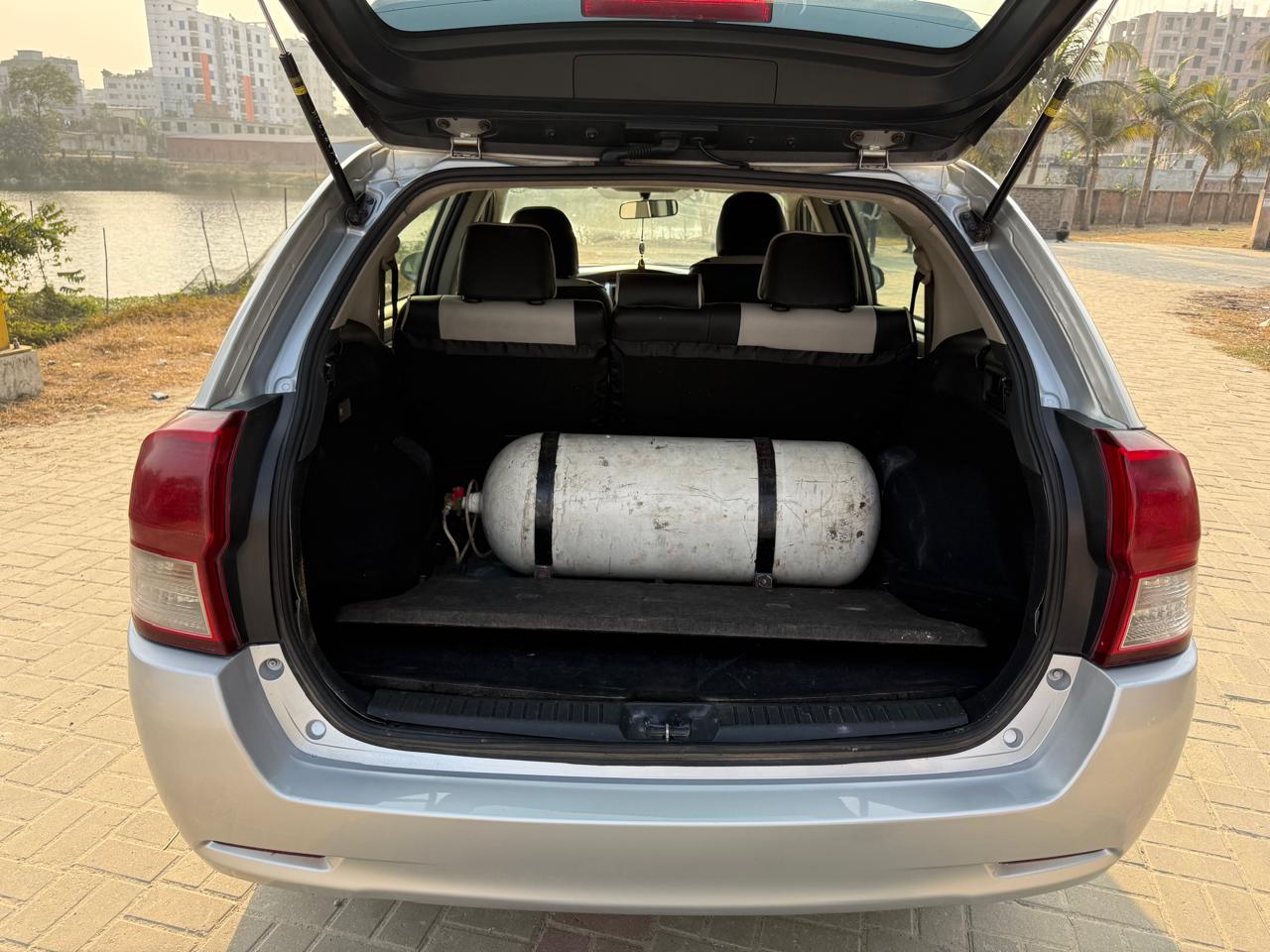 
								Toyota Corolla Fielder full									