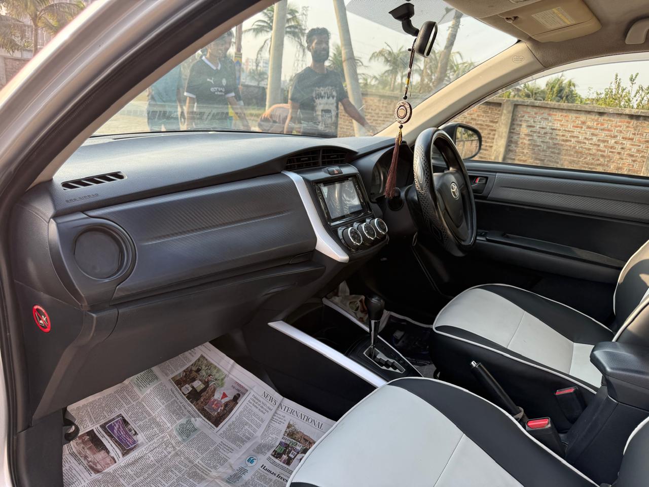 
								Toyota Corolla Fielder full									