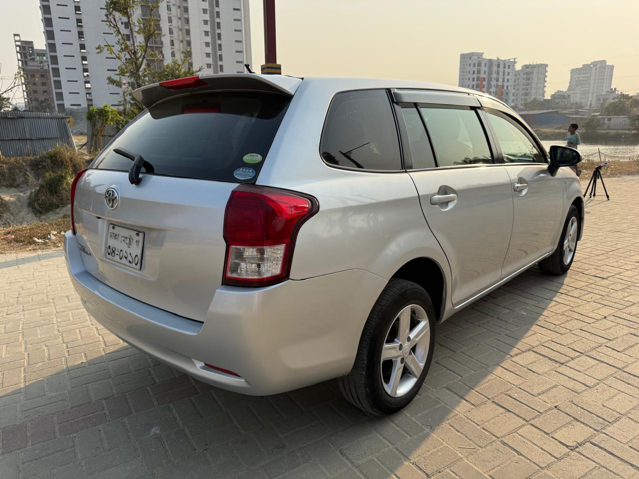 
								Toyota Corolla Fielder full									