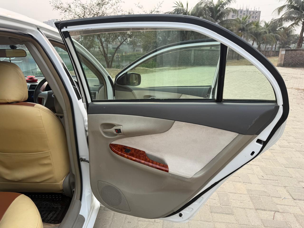 
								Toyota Axio 2011 full									