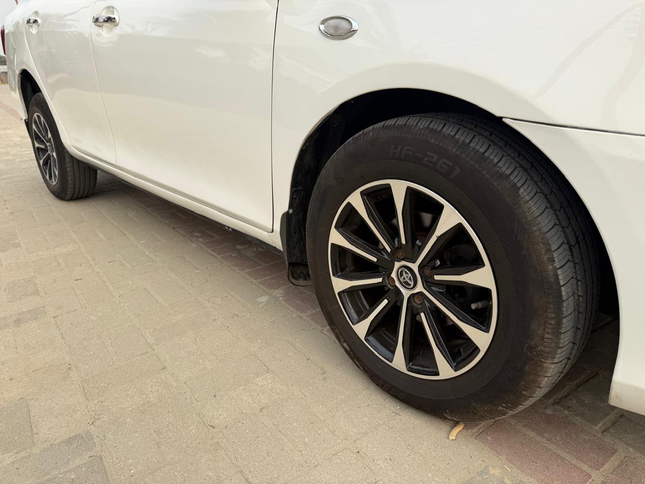 
								Toyota Axio 2011 full									