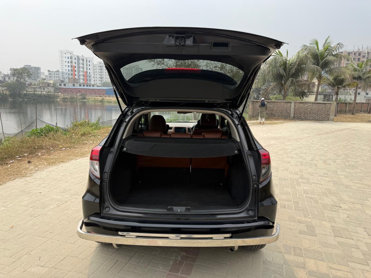 
								Honda Vezel-2014 full									