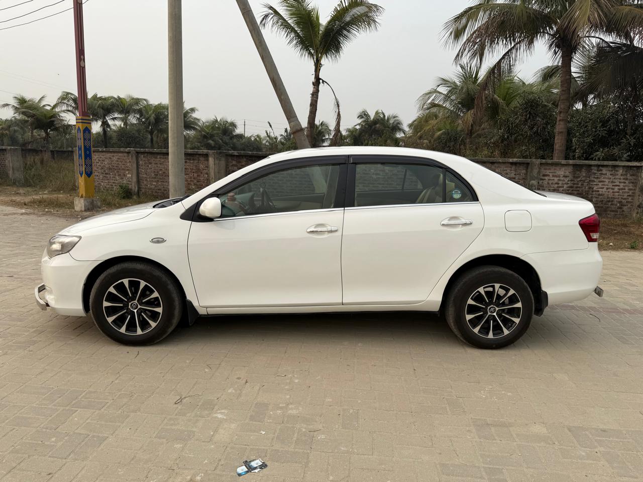 
								Toyota Axio 2011 full									