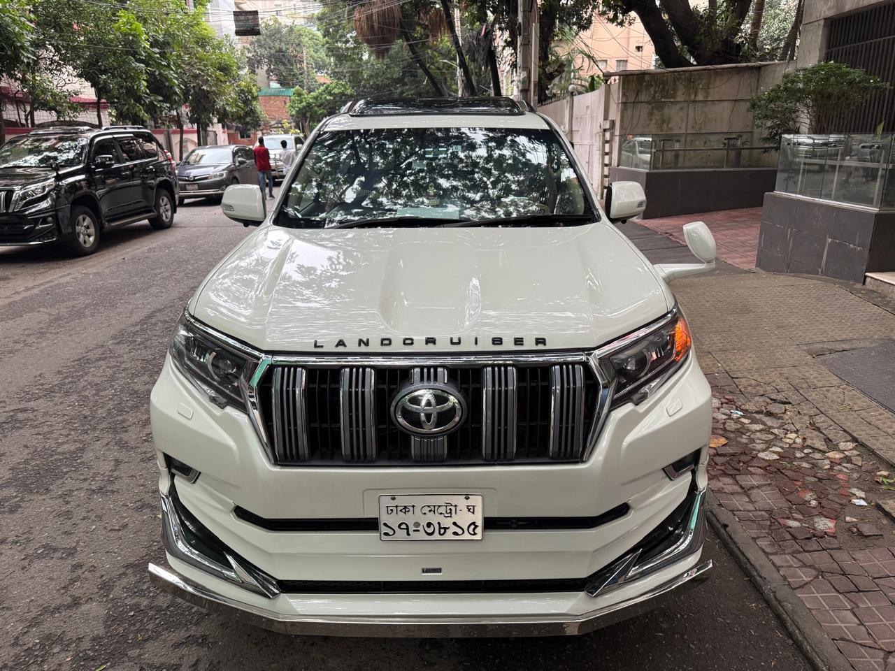 
								Toyota Land Cruiser Prado full									