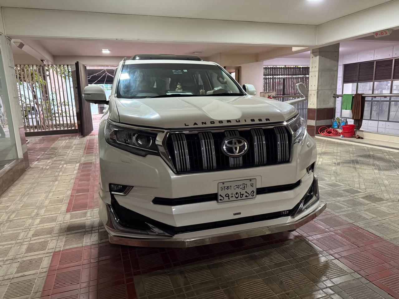 
								Toyota Land Cruiser Prado full									