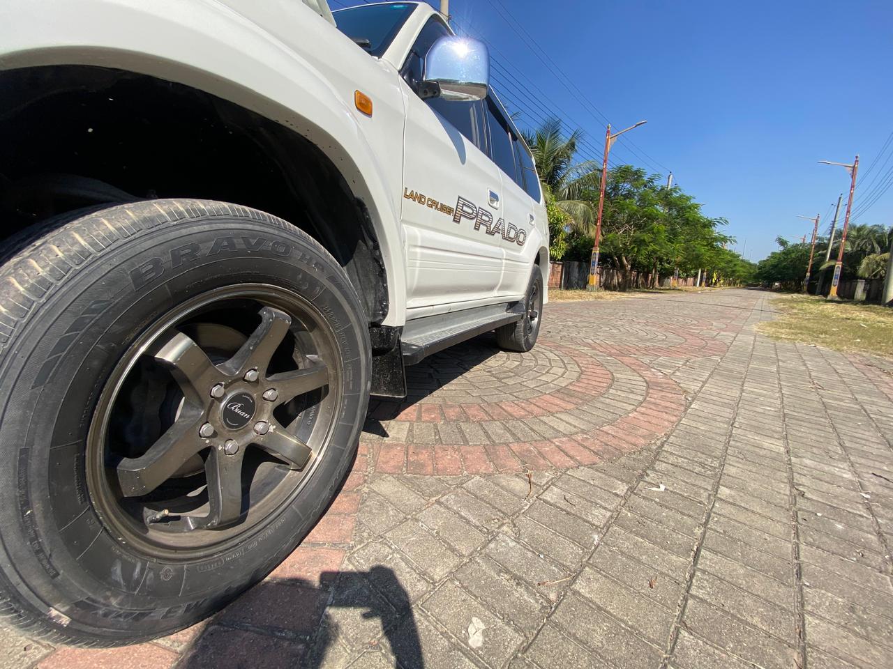 
								Toyota Land Cruiser Prado full									