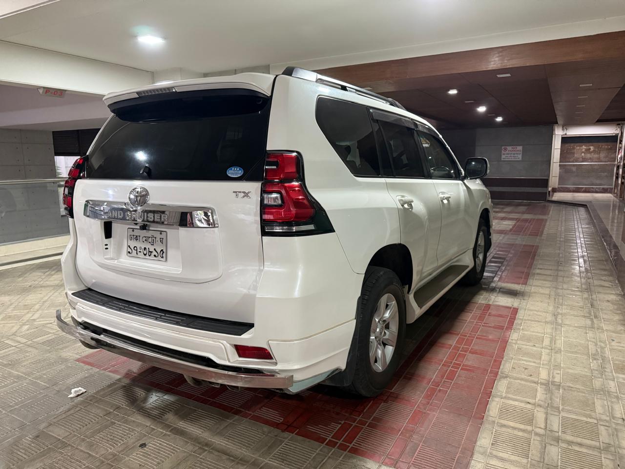 
								Toyota Land Cruiser Prado full									