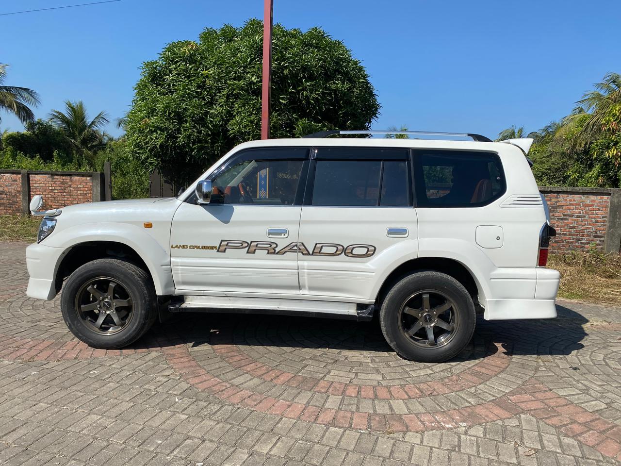 
								Toyota Land Cruiser Prado full									