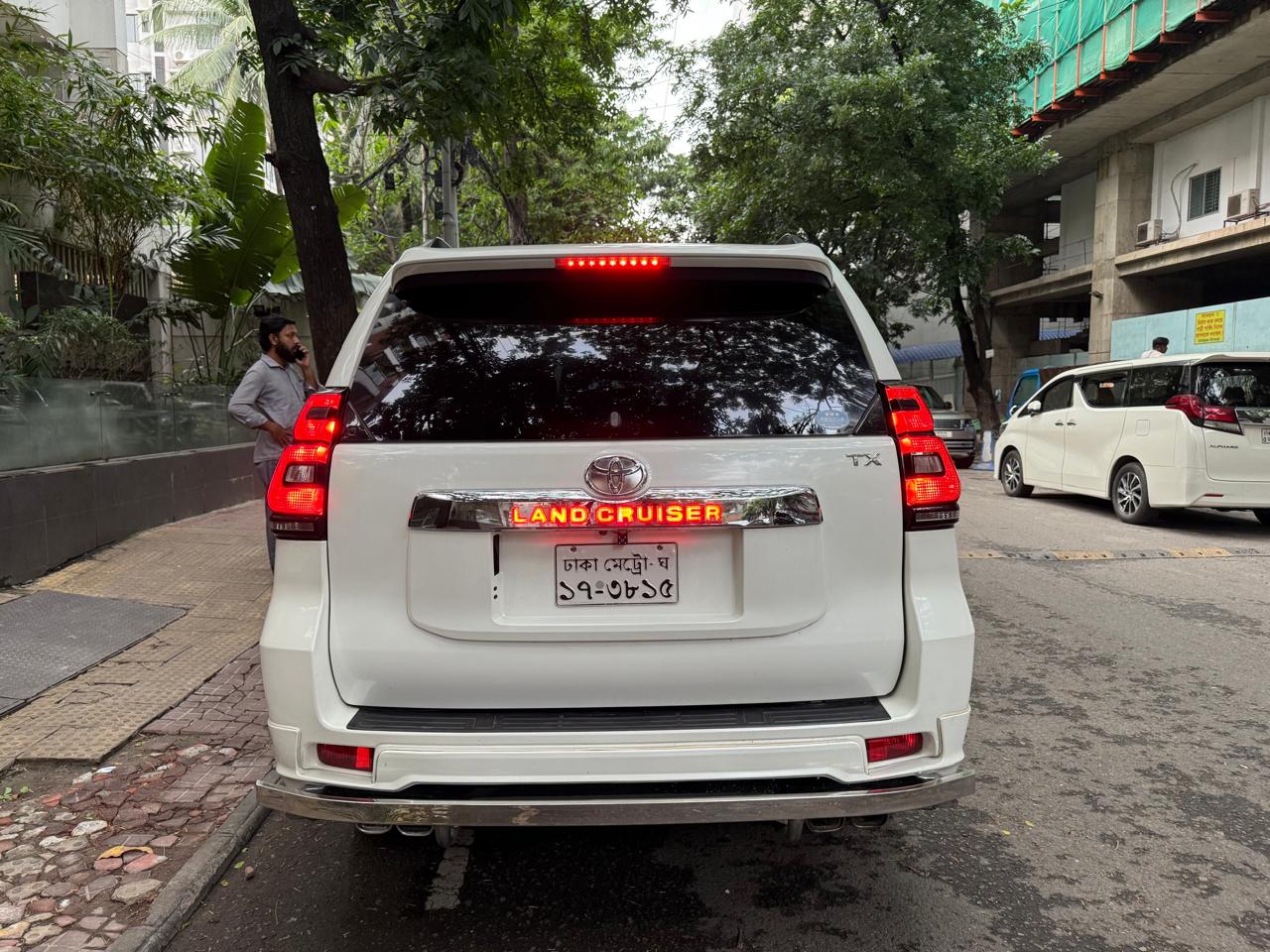 
								Toyota Land Cruiser Prado full									